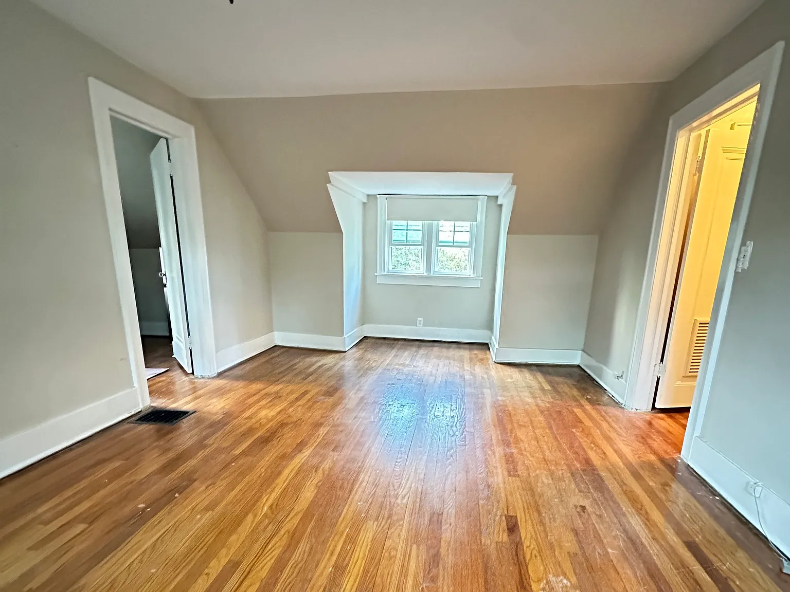 1728 N Observatory Dr — Photo 3