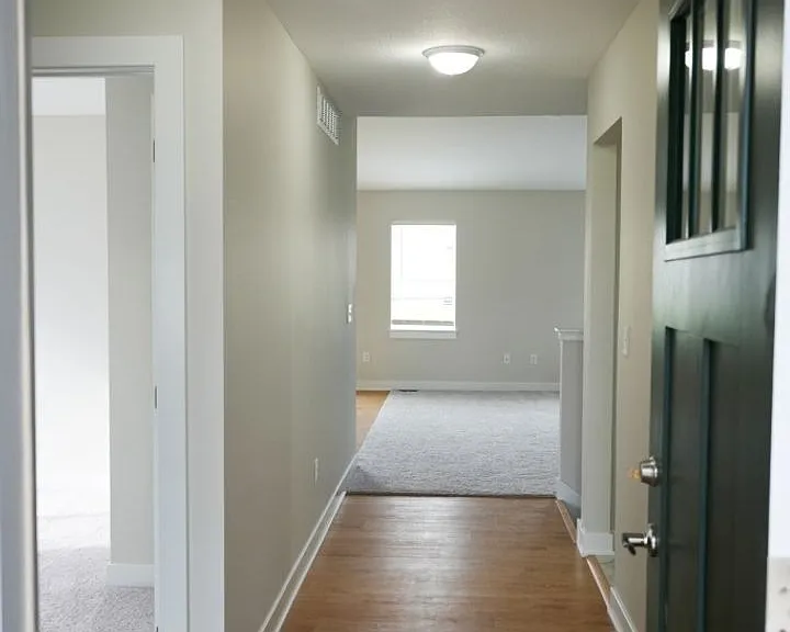 690 SE Mesa Dr — Photo 4