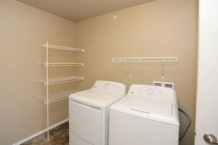 2 bed, 1075 sqft, $1,285 — Photo 2