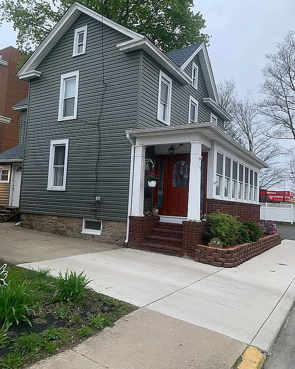 2nd image of 112 E Locust St