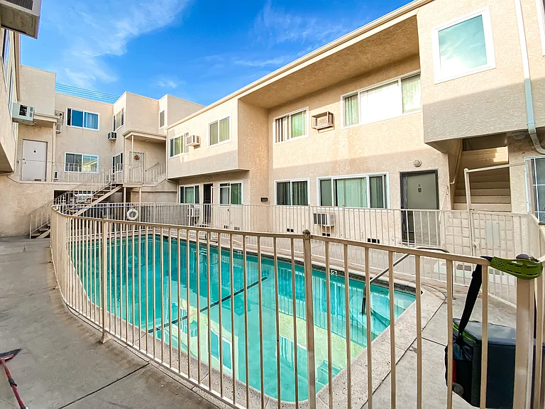 625 E Verdugo Ave #F — Photo 14