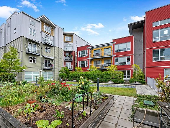 4th image of 787 Tyee Rd #204