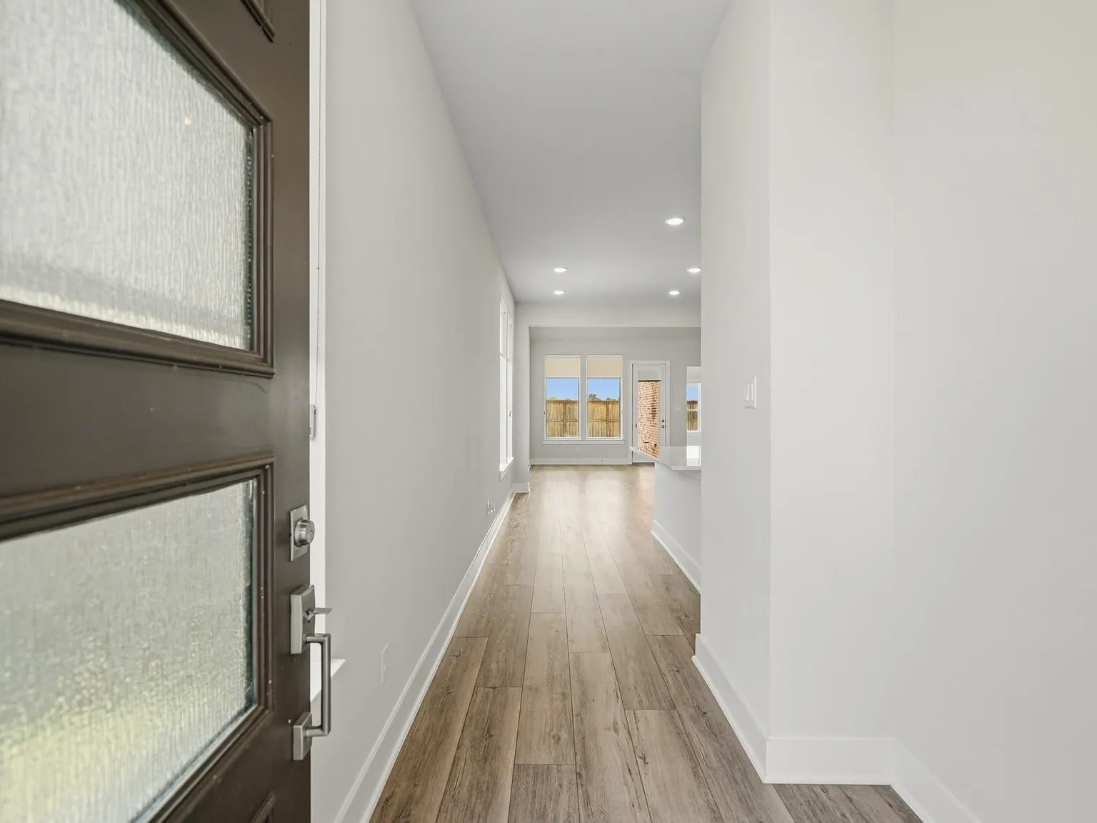 3 bed, 2.0 bath, 1558 sqft, $2,600 — Photo 4
