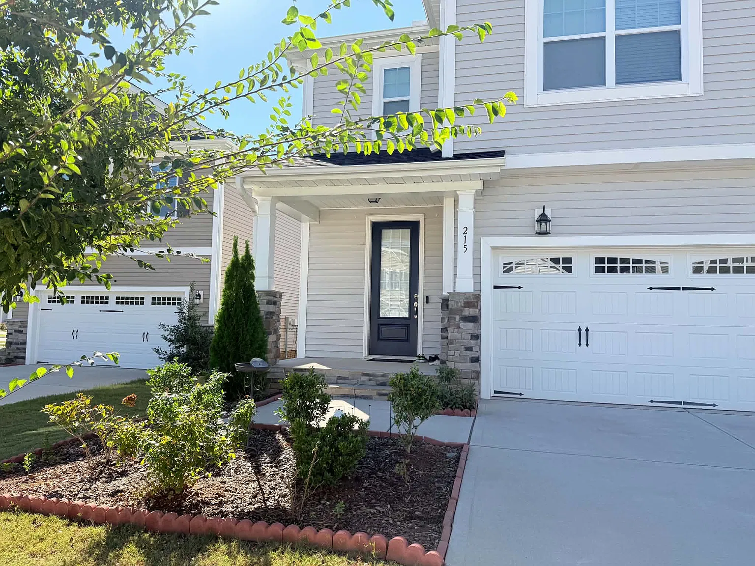 4 bed, 2554 sqft, $2,450 — Photo 2