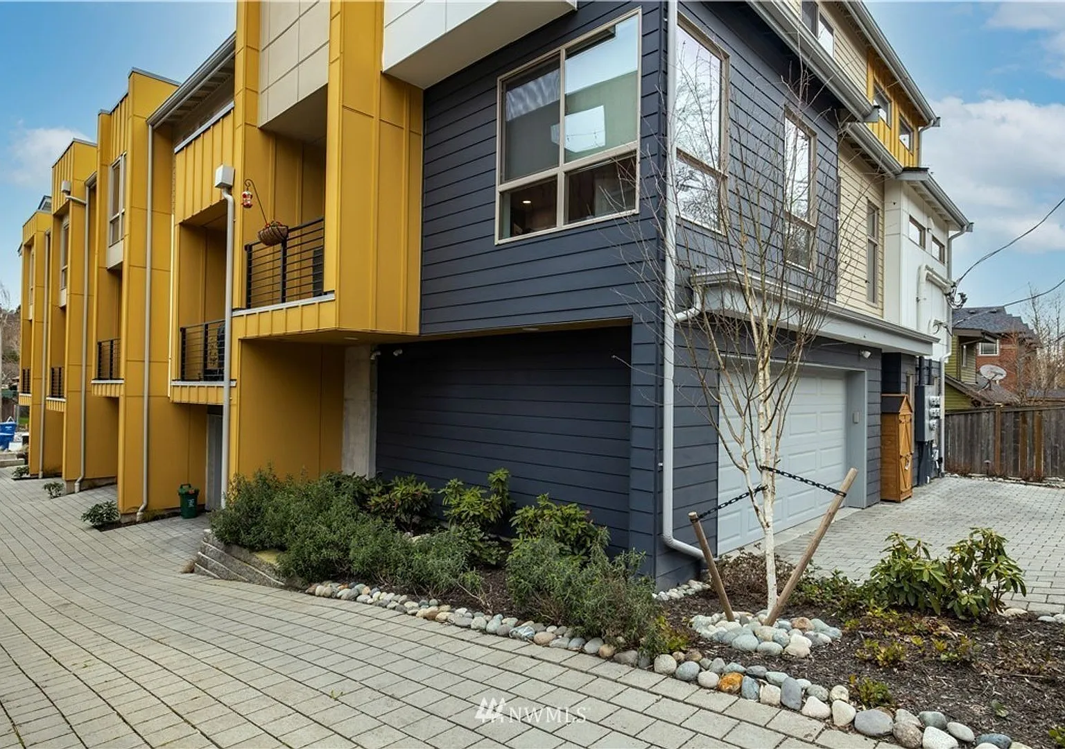 Spacious New Townhouse with 2 Car Garage and Rooftop!! — Photo 1