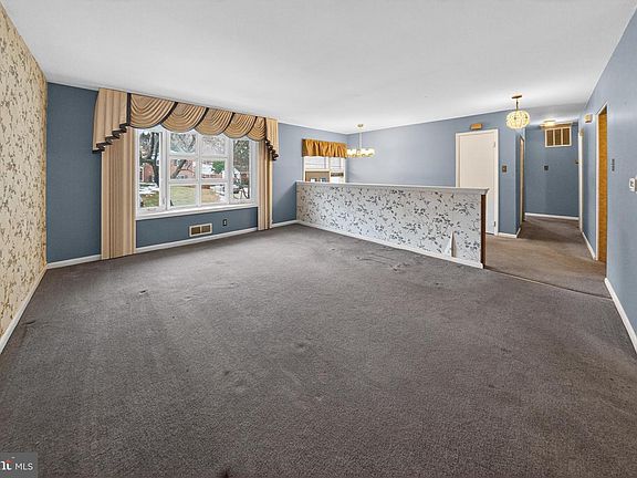 4th image of 1030 Cresthaven Dr
