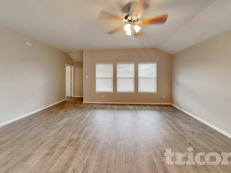 2305 Denmark Ln — Photo 2