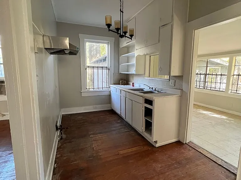 2413 Queens Hwy — Photo 5