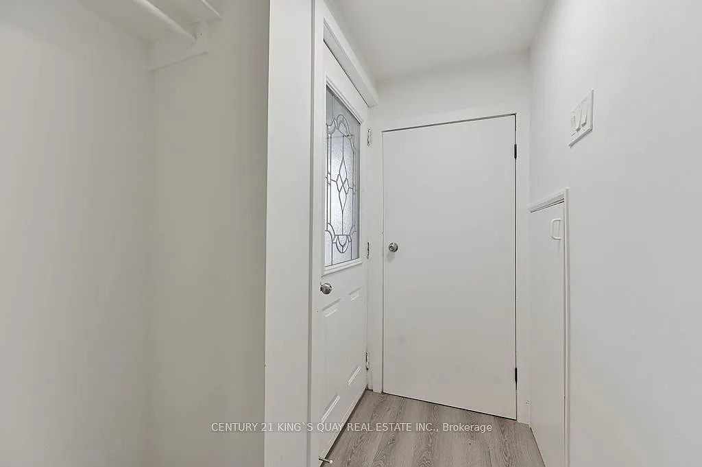 4 bed, $2,400 — Photo 3