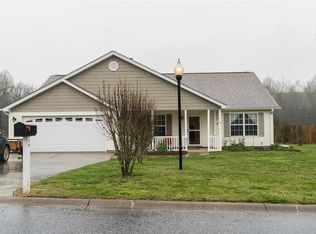 19 Long Pond Ct, Greer, SC 29651