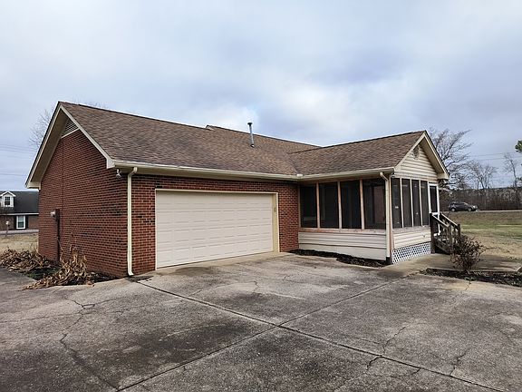3rd image of 690 Deerfield Dr