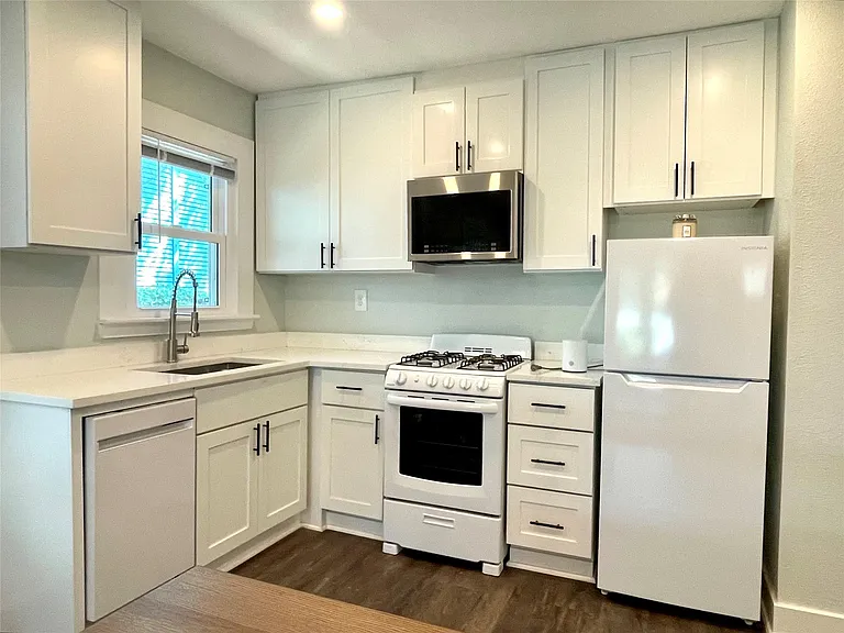 807 E Riverside Dr #B — Photo 11