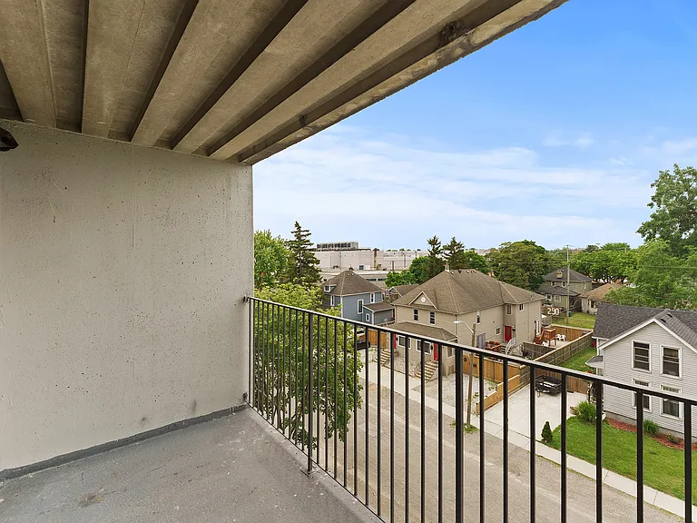 3400 Erskine St — Photo 16