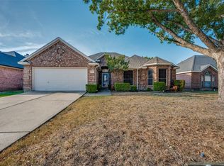 3724 Longstraw Dr, Fort Worth, TX 76137