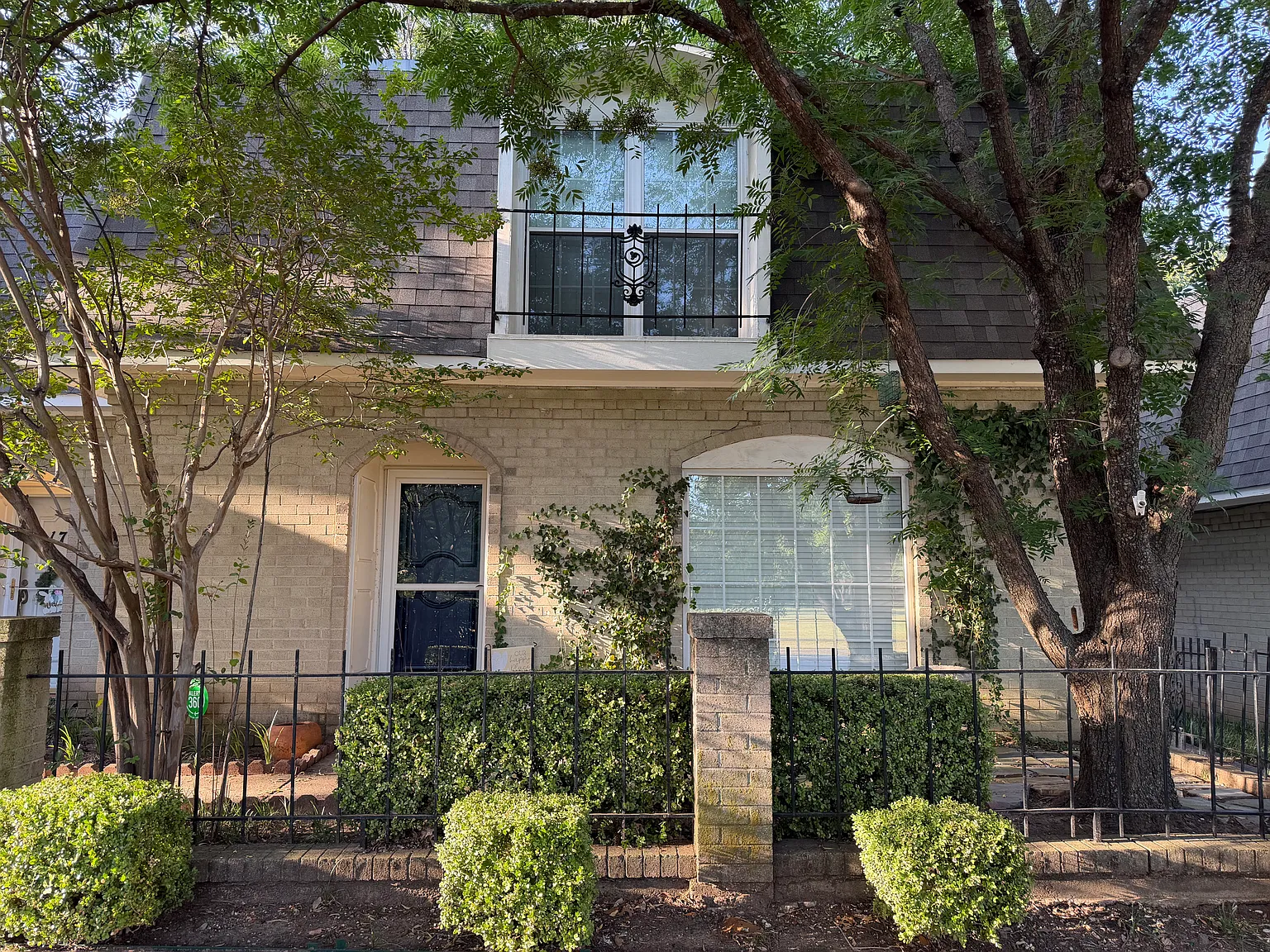 2 bed, 1.5 bath, 1425 sqft, $2,200 — Photo 1