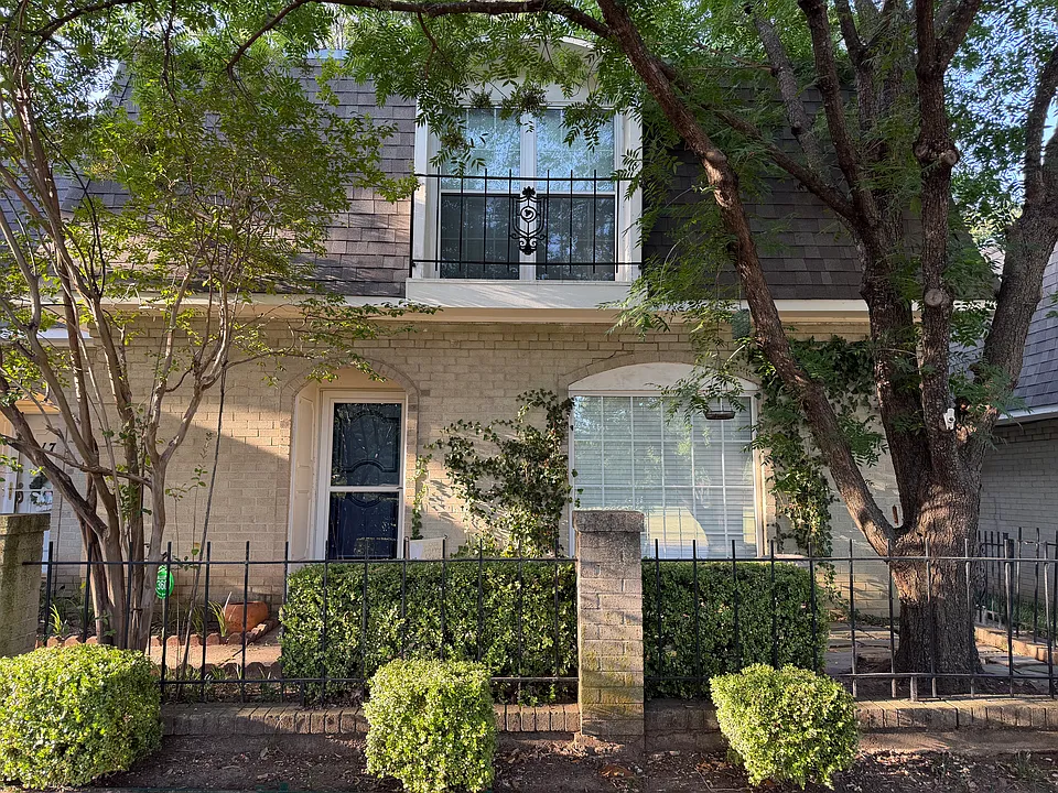 1704 Scenic Dr