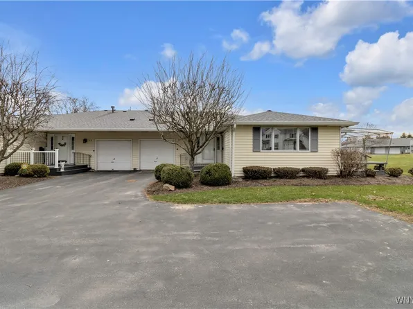 5861 Goodrich Rd APT 1C, Clarence Center, NY 14032