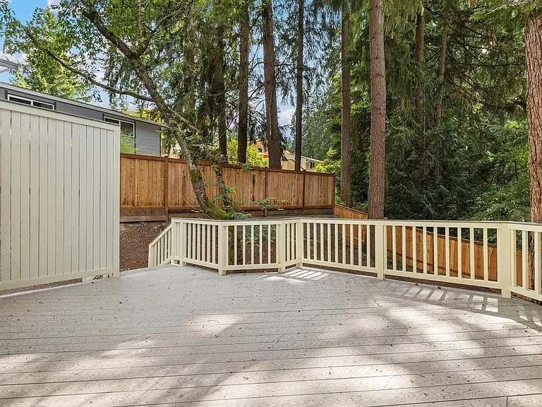 16425 NE 105th Pl — Photo 8