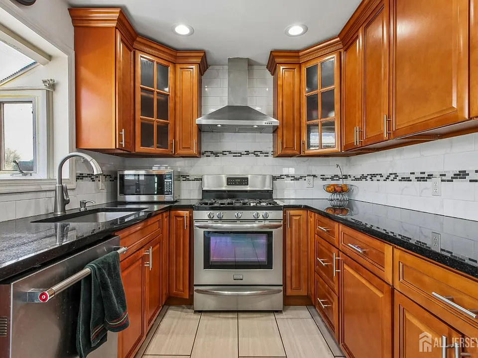 33 Adams St