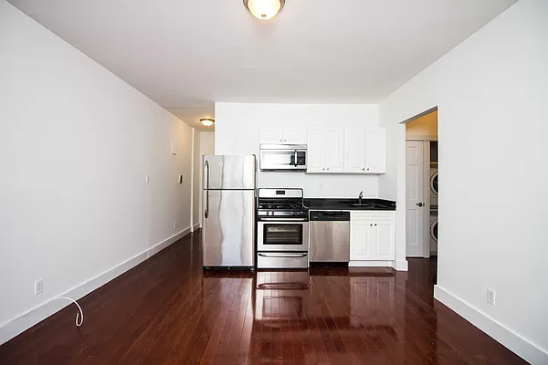 Rented by New Amsterdam Realty Group | media 19