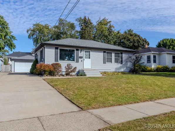 547 Oakcrest St SW, Wyoming, MI 49509