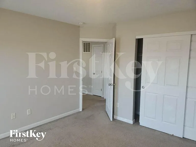 5606 Beechtree Ln — Photo 9