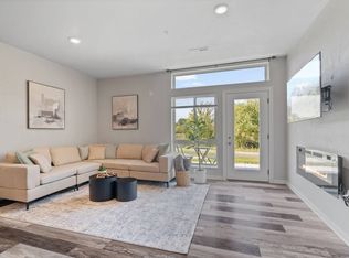 2458 Duck Creek Pkwy #8, Green Bay, WI 54303