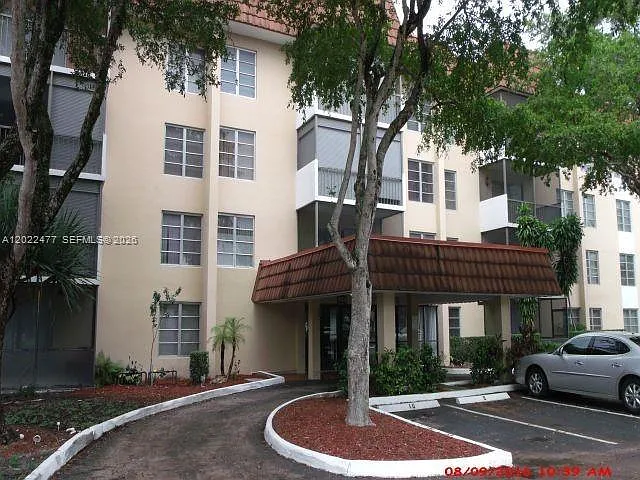 Building Photo - 4154 Inverrary Dr #205