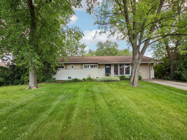 320 Illinois Blvd, Hoffman Estates, IL 60169