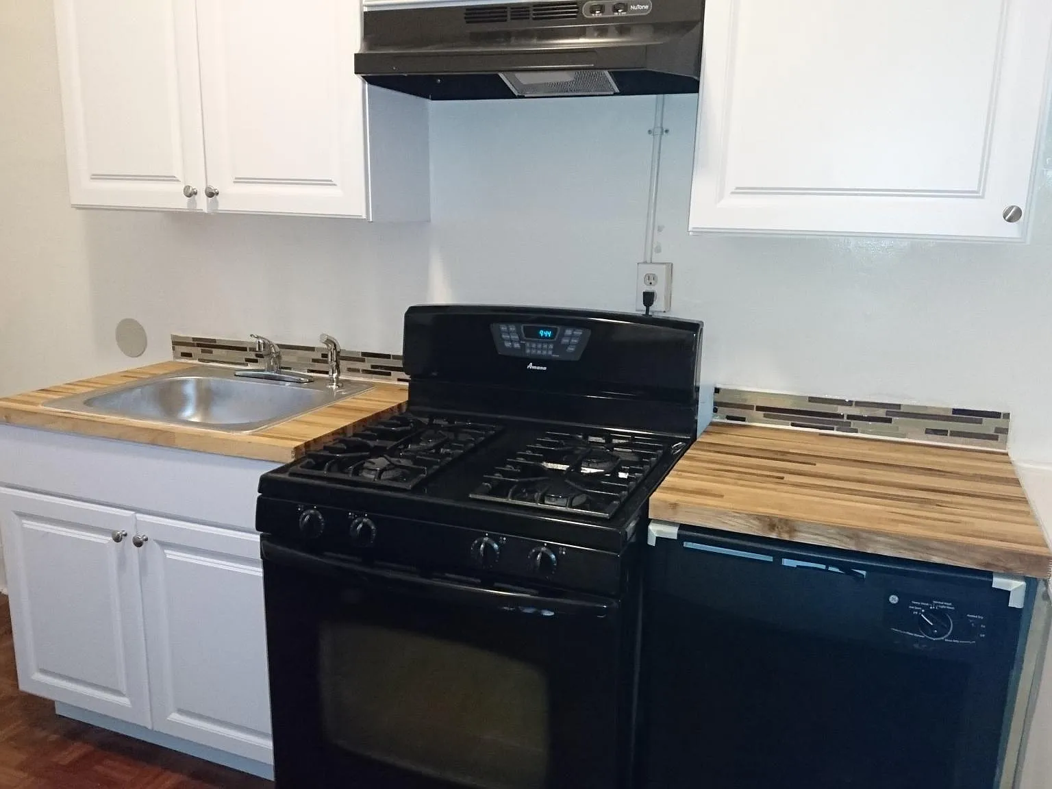 2 bed, 1.5 bath, 1200 sqft, $1,295 — Photo 2