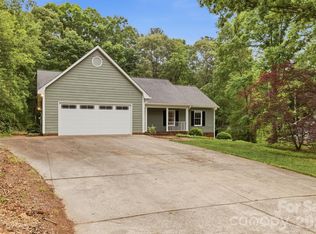 4804 Elmhurst Dr NE, Hickory, NC 28601