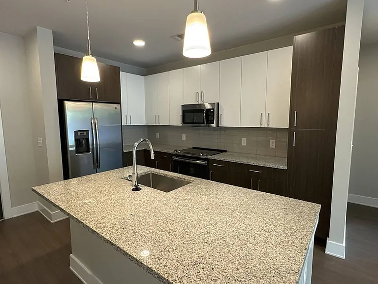 915 Glenwood Apartments on the Beltline — Photo 133