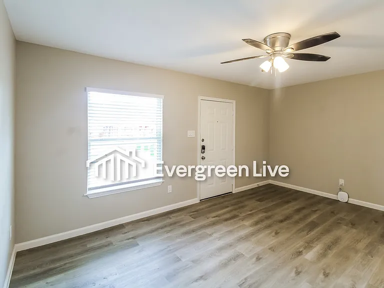 616 Center St — Photo 7