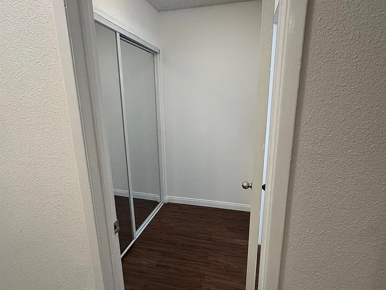Pampas Lane Apartments — Photo 16