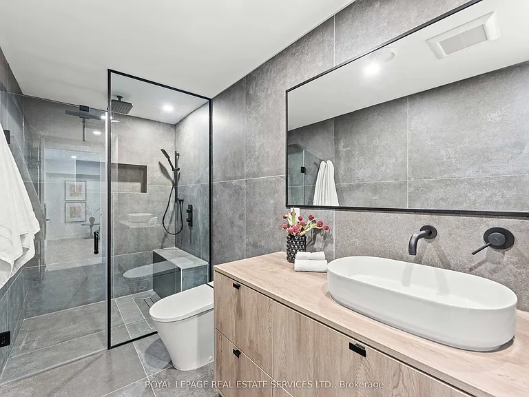 118 Coastline Dr — Photo 32