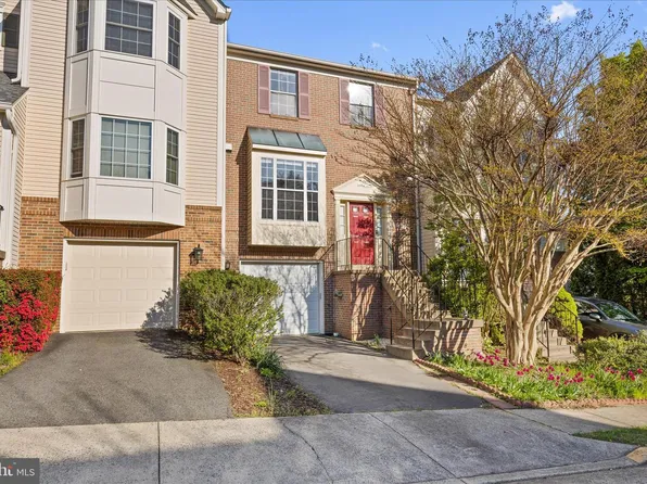 6897 Kerrywood Cir, Centreville, VA 20121