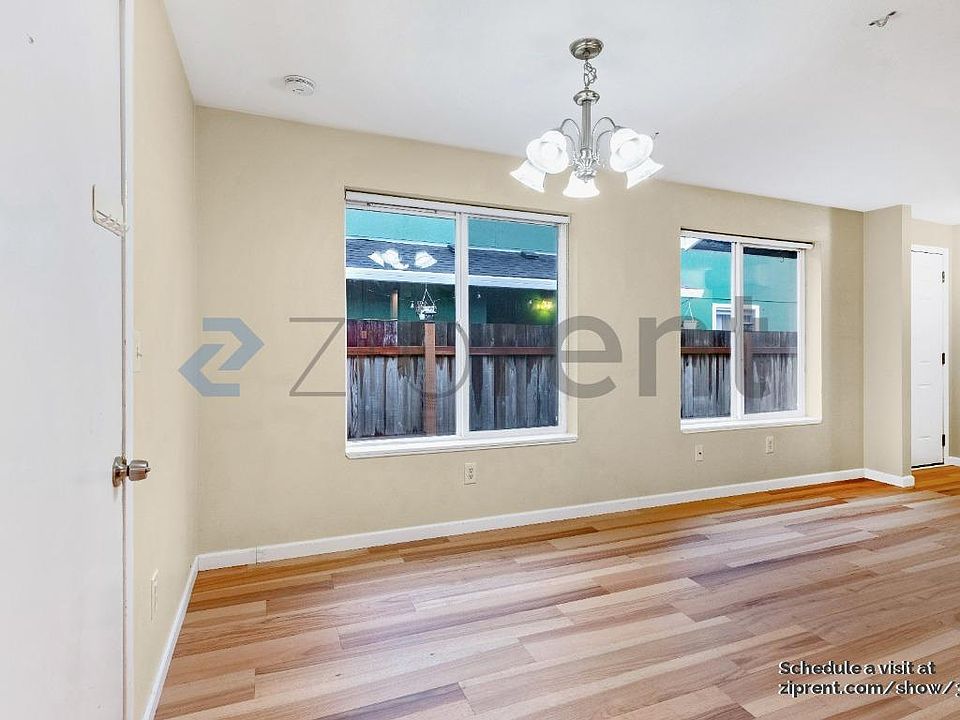 1st image of 11127 NE 43rd Cir