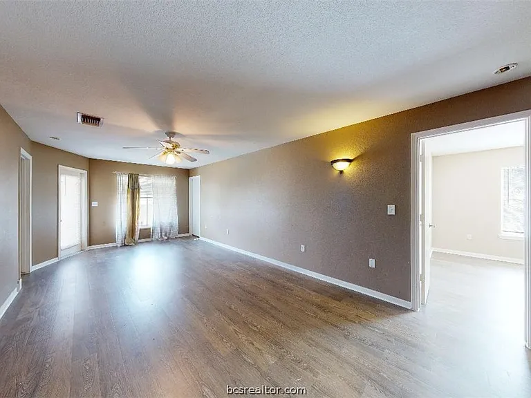 523 Sw Pkwy #204 — Photo 3