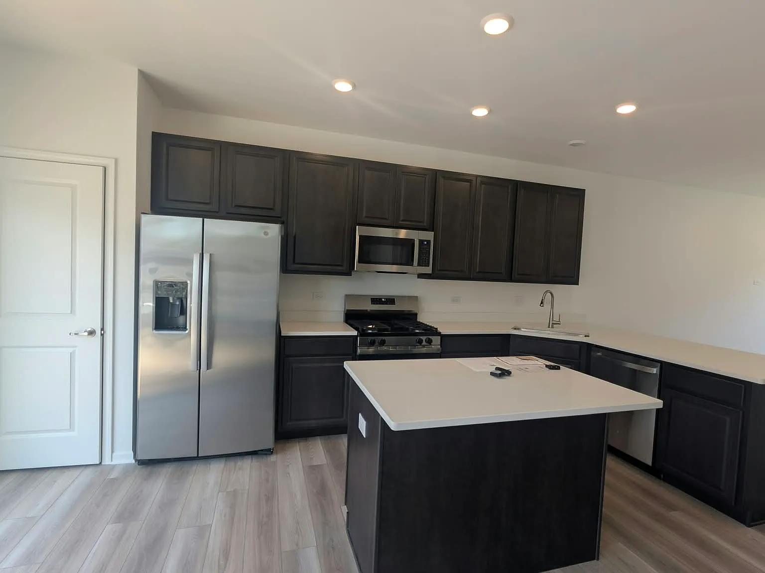 3 bed, 1764 sqft, $3,250 — Photo 3
