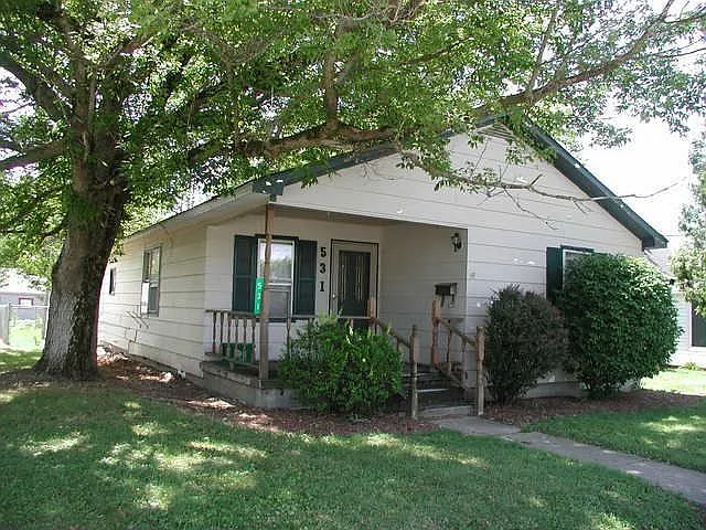 531 E Walnut St photo 1