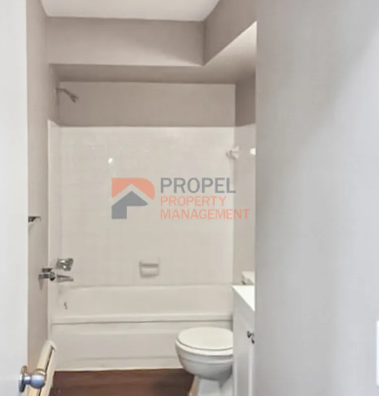 2 bed, 1.0 bath, 900 sqft, $1,000 — Photo 4
