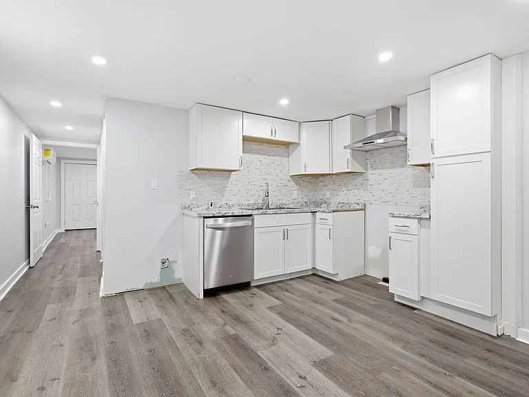 2834 Clifton Ave — Photo 15
