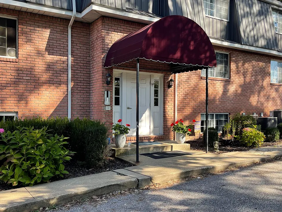 1 Stratford Dr #102