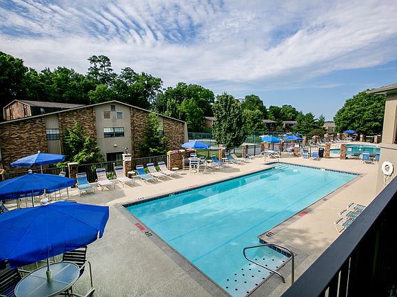 Gettysburg Square Apartments pool