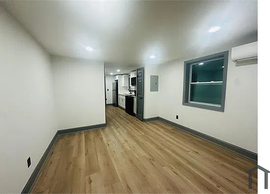 Studio, $1,000 — Photo 2