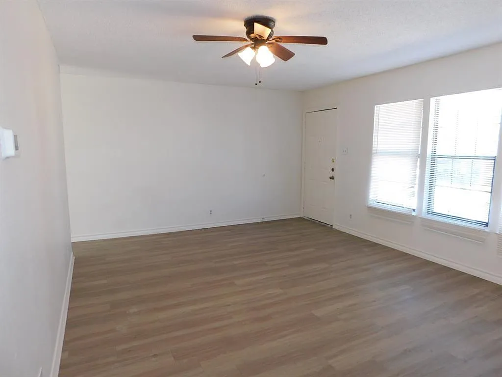 2 bed, 1.0 bath, 840 sqft, $1,100 — Photo 1