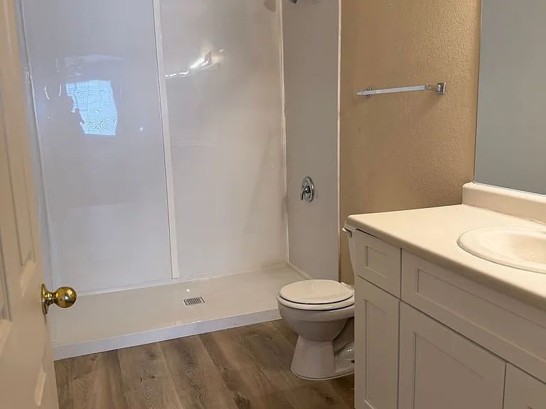 7621 Almeria Ave — Photo 11