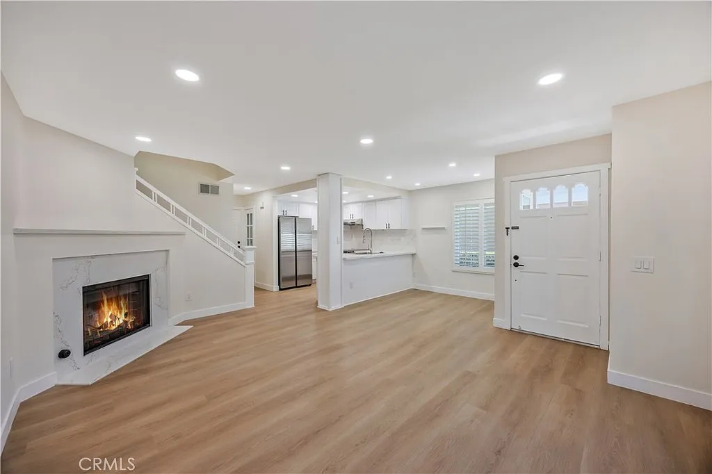 2 bed, 2.5 bath, 1372 sqft, $4,100 — Photo 3