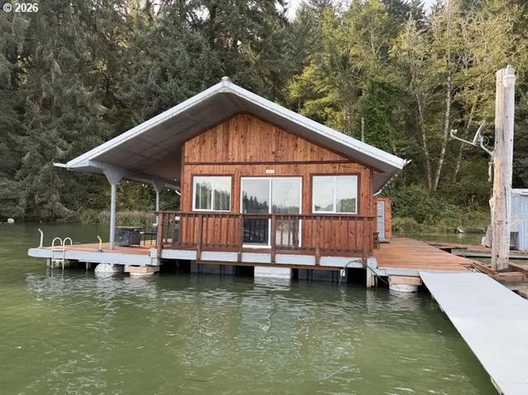 Siltcoos Lake Float Hm, Westlake, OR 97493