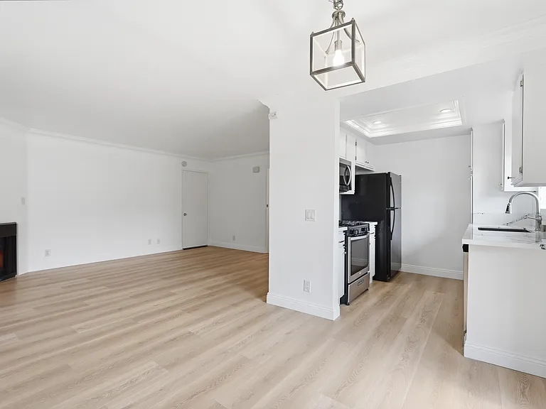 908 S Shenandoah St #104 — Photo 13